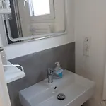 Botel Hausboot Meerzeit *