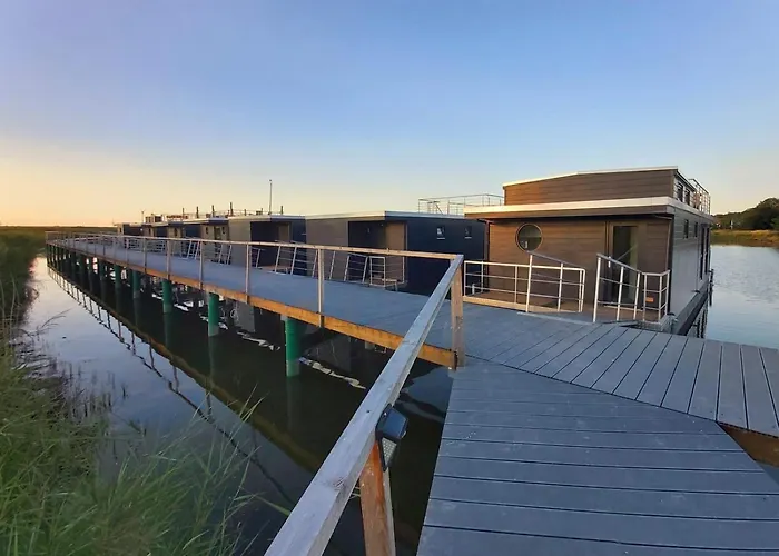 Botel Hausboot Meerzeit *